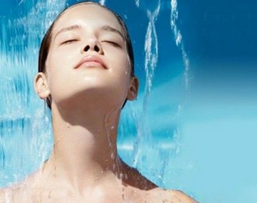 空调房需知的肌肤补水方法 MM们应正确给肌肤喝水